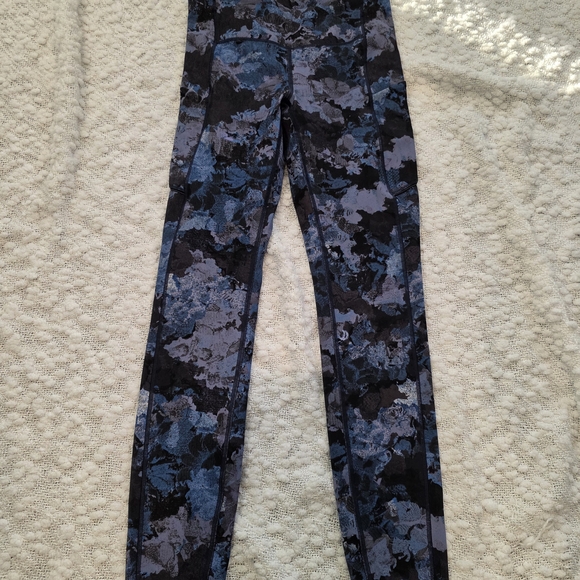 Lululemon Athletica Speed Up Tight Black and Blue Patterned Leggings - Picture 2 of 12